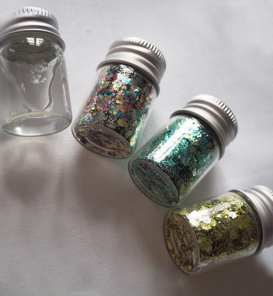 Body glitter i tre fargevarianter.