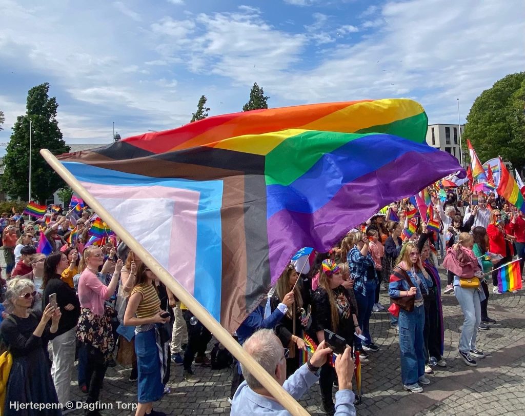Deltakere i Pride-paraden gjennom Haugesund