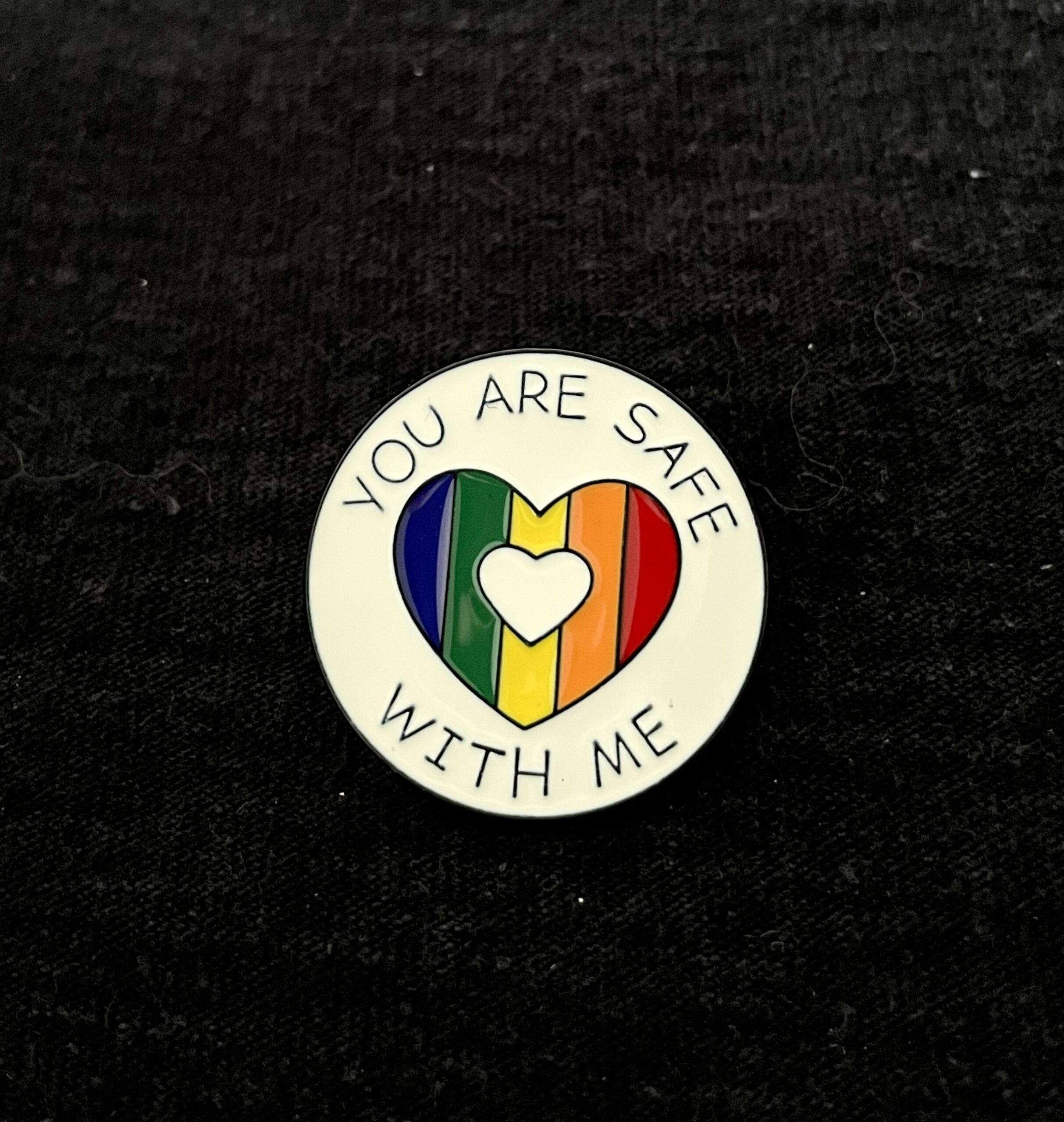 Pin: Safe With Me - Bilde 2